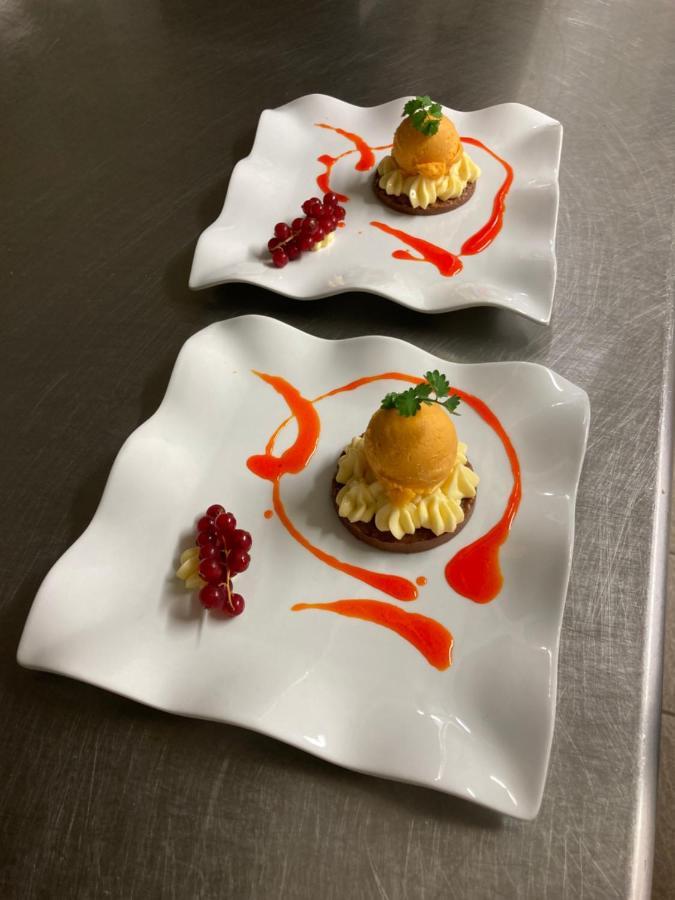 Aux Vieux Arceaux 호텔 Mercuer 외부 사진