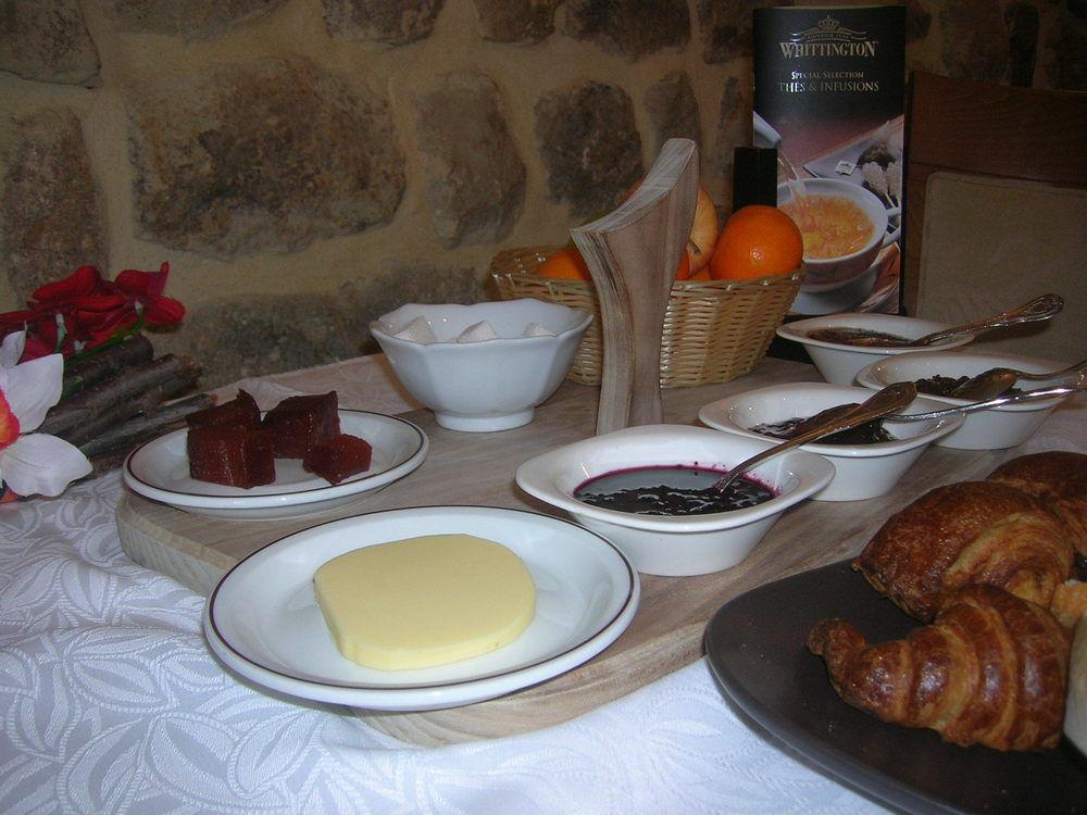 Aux Vieux Arceaux 호텔 Mercuer 외부 사진